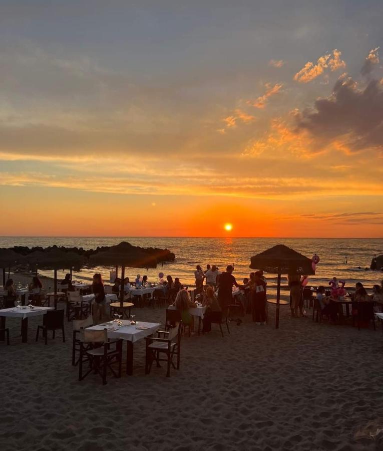 Sunset Beach ฟิวมิชีโน ภายนอก รูปภาพ